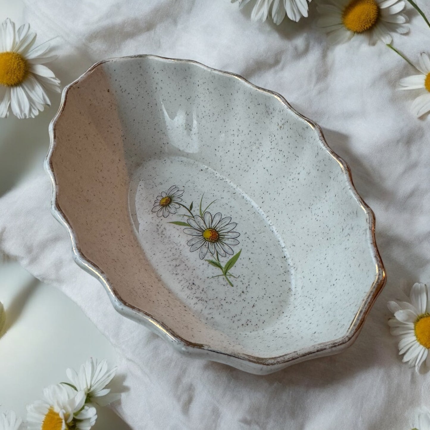Daisy Scalloped Trinket Dish